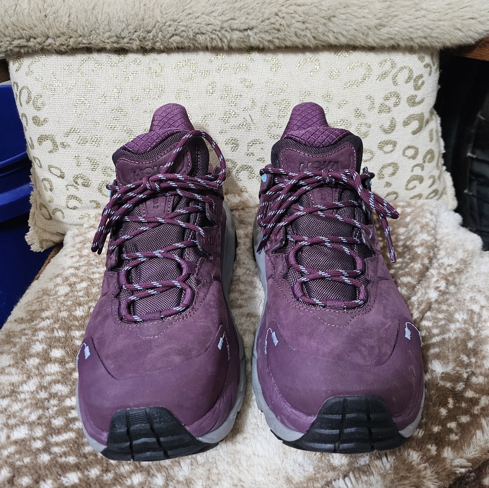 Hoka One One KAHA 2 Purple Athletic Shoes for Outdoor Adventures. WORN ONCE